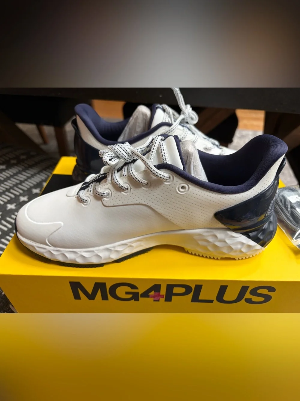 NIB Women’s G/FORE MG4+ Golf Shoes Sneakers Snow White & Twilight Navy 8